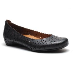 Eathies Bindi Leather Flat in black